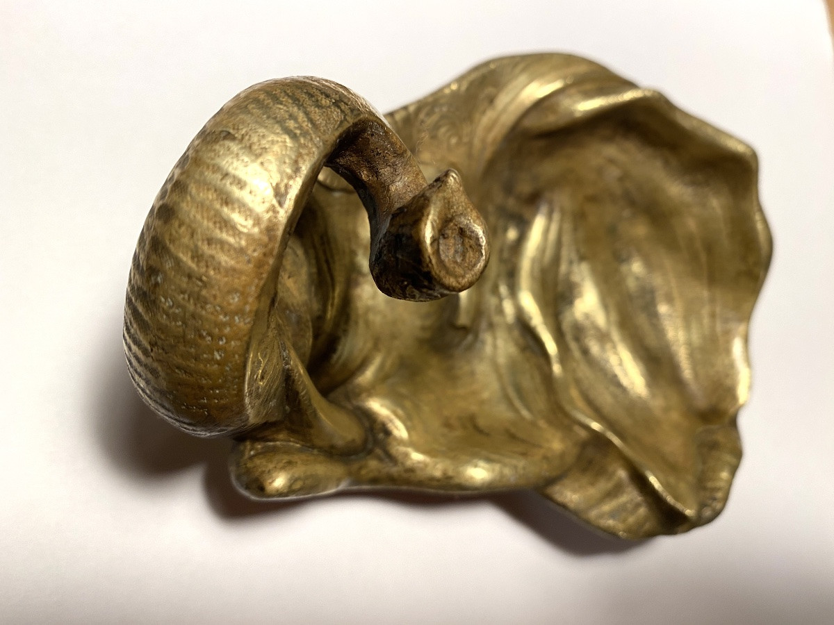 Vide poche en bronze XIXème. Tête d’éléphant en haut relief. -photo-3