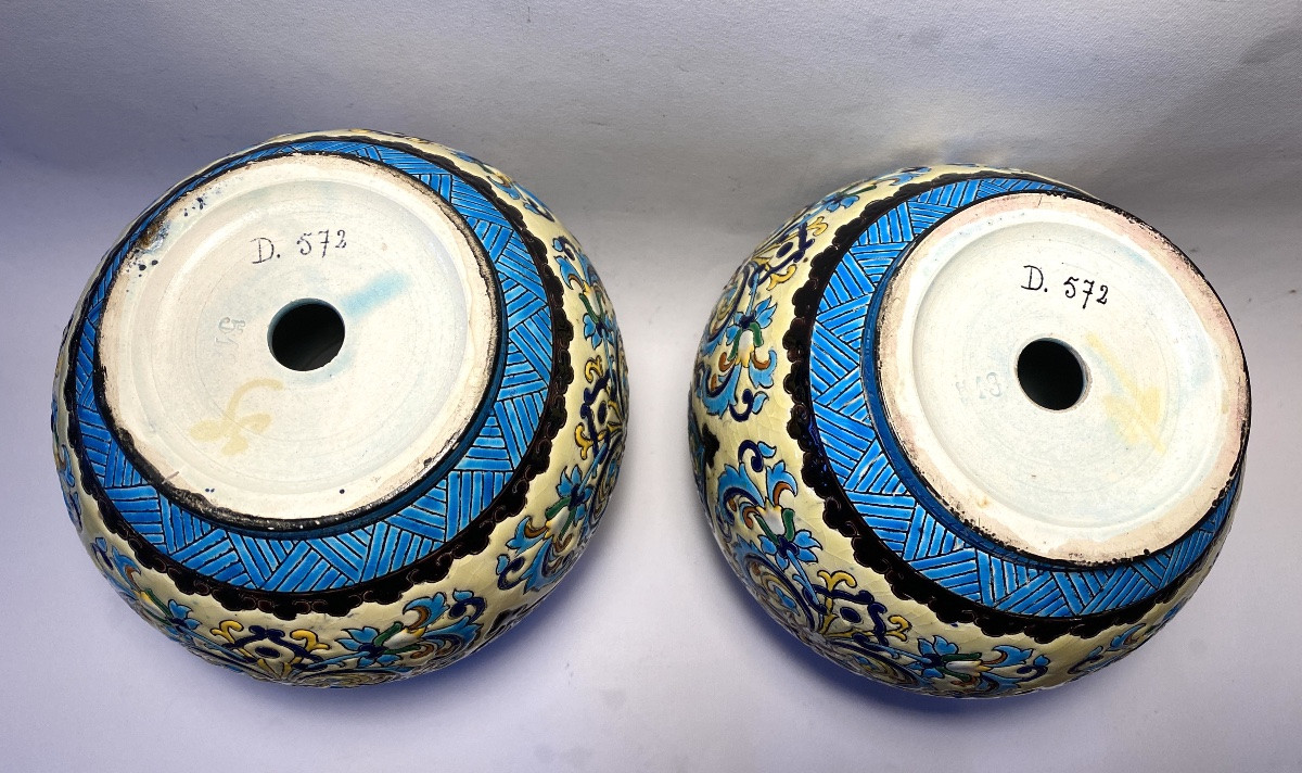 Paire de vases en faïence émaillée. Vieux Bordeaux. Décor orientaliste. Circa 1880.-photo-4
