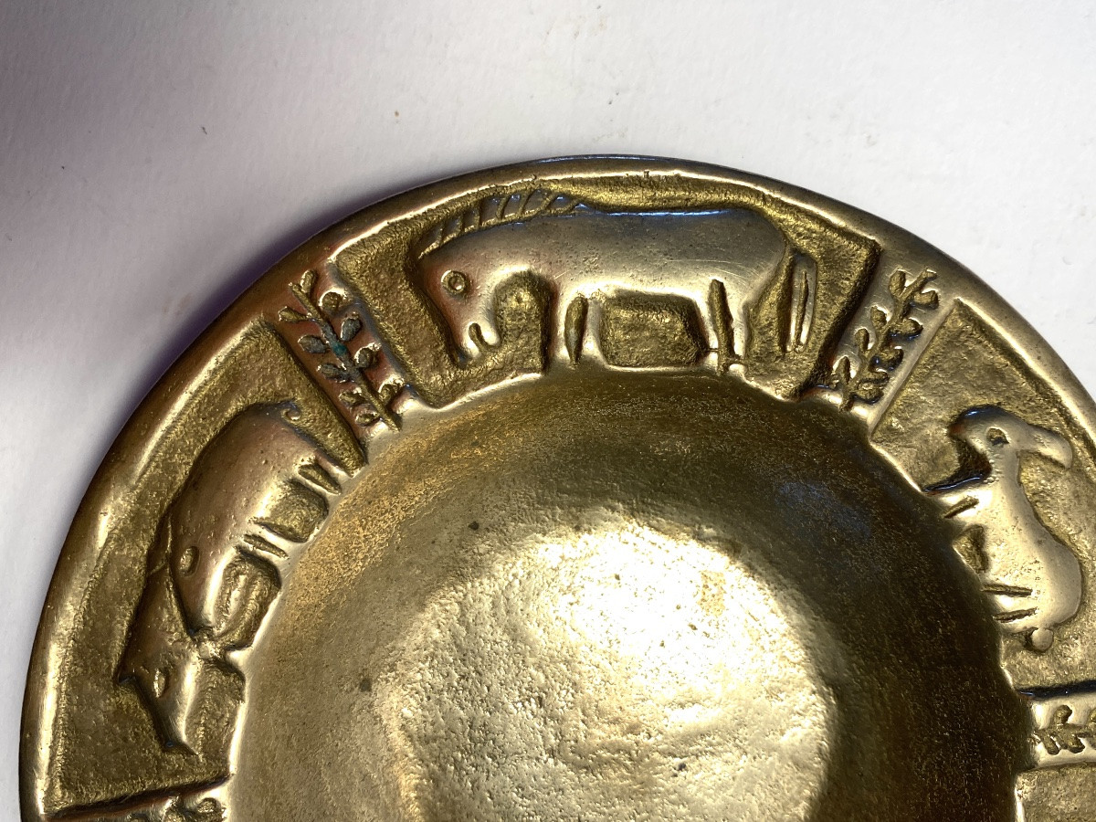 Coupelle. Vide poches en bronze. Décor ronde d’animaux. Années 70/80.-photo-4