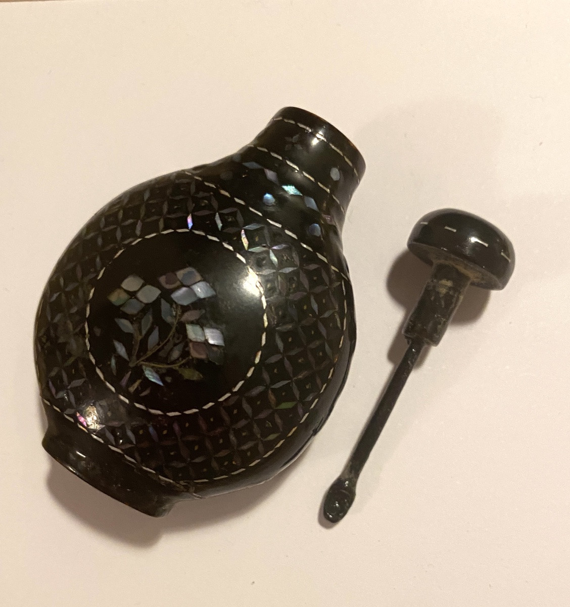 Burgauté Lacquer Snuffbox. China/ Japan, 19th Century. -photo-2