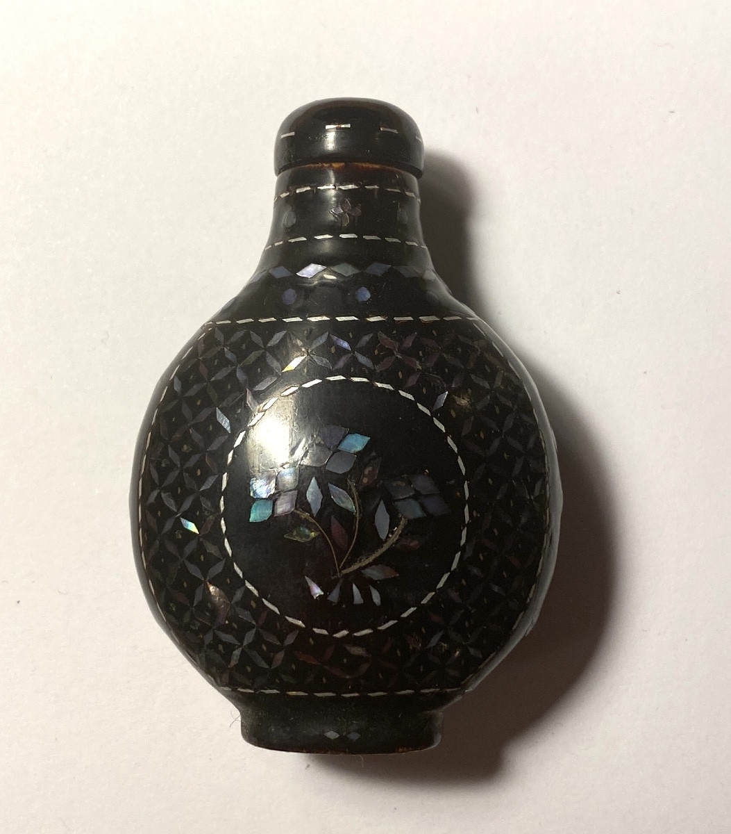 Burgauté Lacquer Snuffbox. China/ Japan, 19th Century. -photo-3