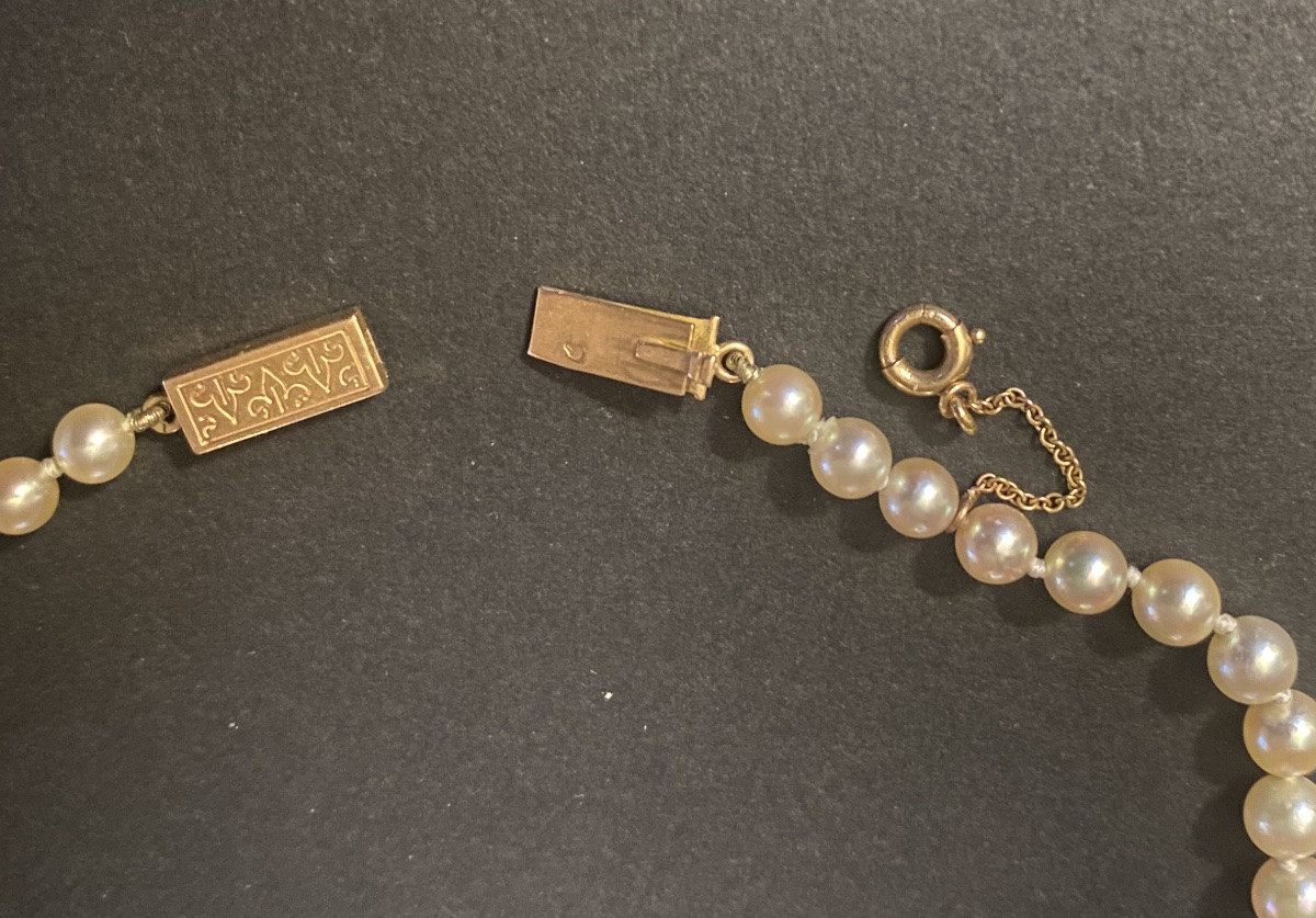 1980s Pearl Necklace. Cultured Pearls And 18k Gold Clasp. -photo-2