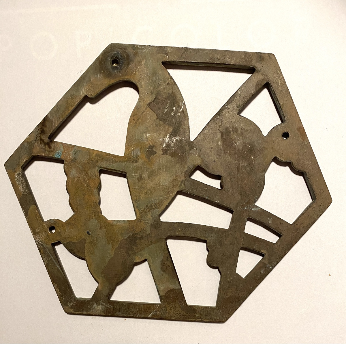 Bronze d’ornement  Art Déco. Oiseau, feuilles et fruits. -photo-1