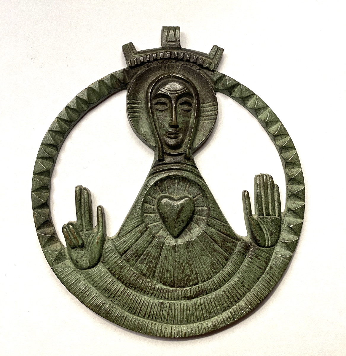 Jean Lambert-Rucki. Médaillon en bronze patiné milieu XXème. Christ Roi bénissant. Cœur ardent 