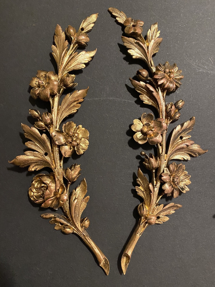 Suite de quatre bronzes d’ornement XIXème. Fleurs. -photo-1