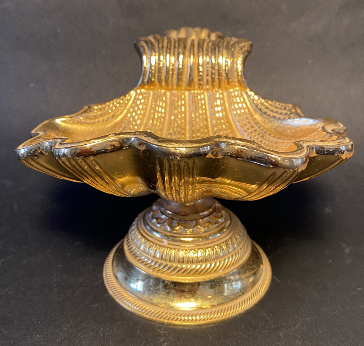 Vide poche en bronze doré. Coquille sur socle. Milieu XXème. -photo-3