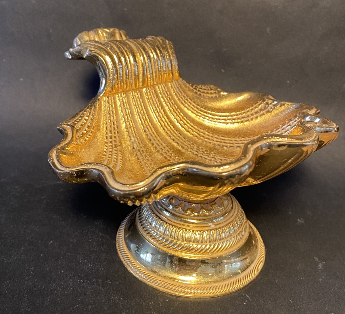 Vide poche en bronze doré. Coquille sur socle. Milieu XXème. -photo-4