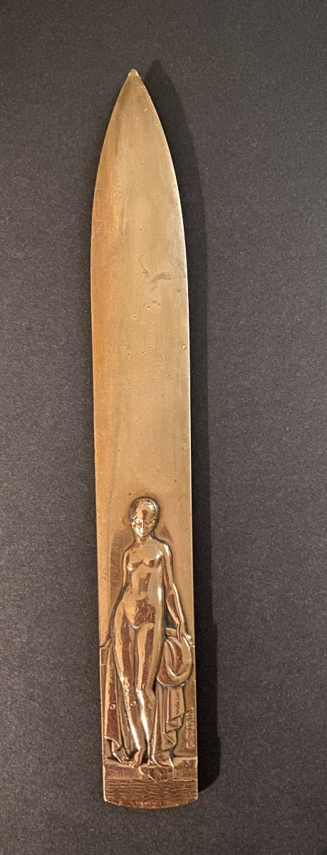 Pierre Turin. Coupe-papier Art déco en bronze. Baigneuse. 