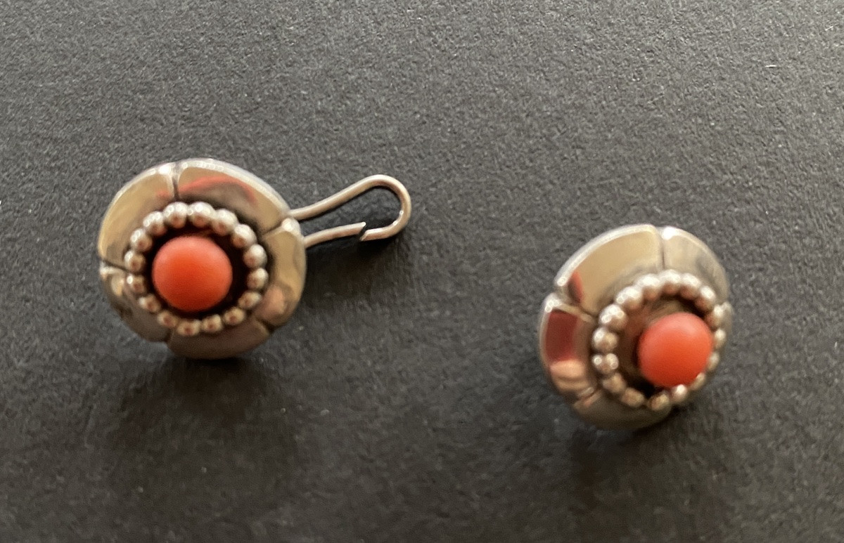 Four Art Deco Silver And Coral Buttons. Silversmith Grange.-photo-1