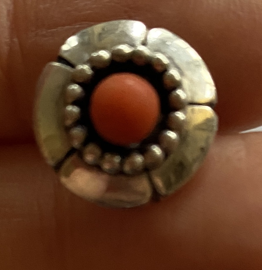 Four Art Deco Silver And Coral Buttons. Silversmith Grange.-photo-3