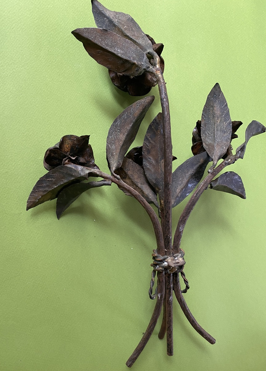 Applique décorative début XXème. Bouquet de fleurs. Travail de ferronnerie. Cuivre et fer forgé-photo-3