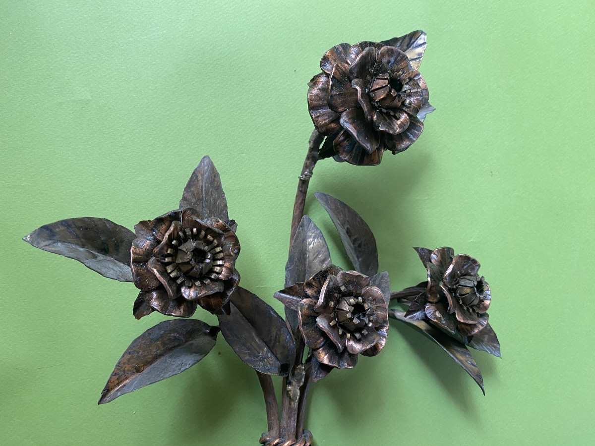 Applique décorative début XXème. Bouquet de fleurs. Travail de ferronnerie. Cuivre et fer forgé-photo-5