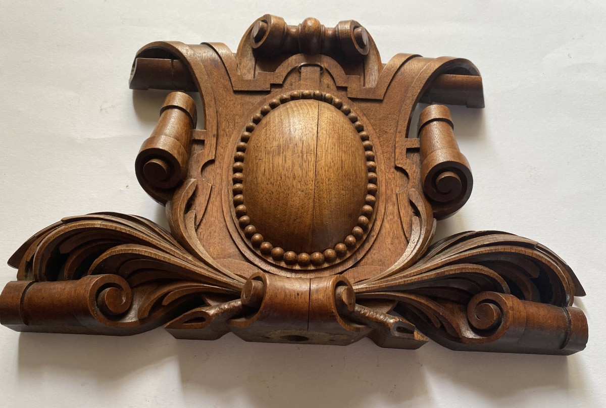 19th Carved Wooden Ornamental Pediment. Central Beaded Medallion, Palm Fronds And Scrolls. -photo-2