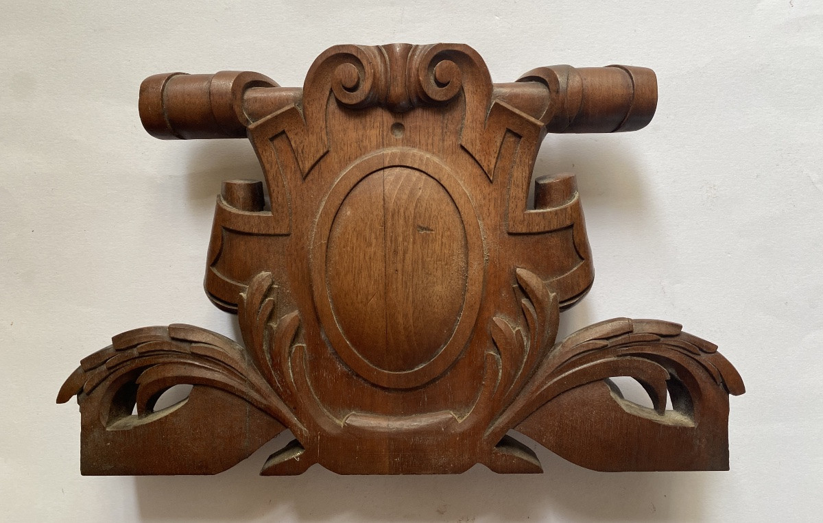 19th Carved Wooden Ornamental Pediment. Central Beaded Medallion, Palm Fronds And Scrolls. -photo-1