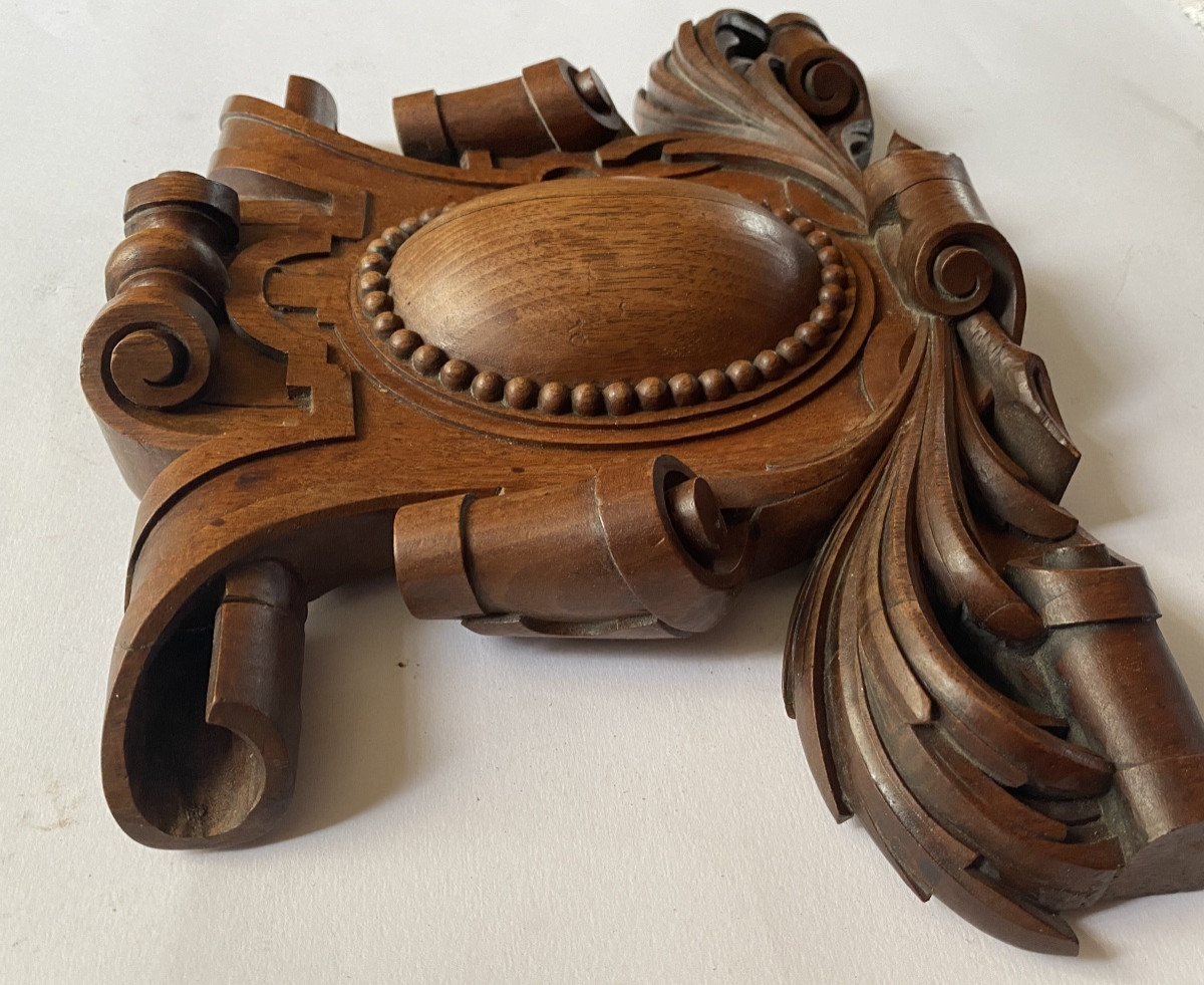 19th Carved Wooden Ornamental Pediment. Central Beaded Medallion, Palm Fronds And Scrolls. -photo-3