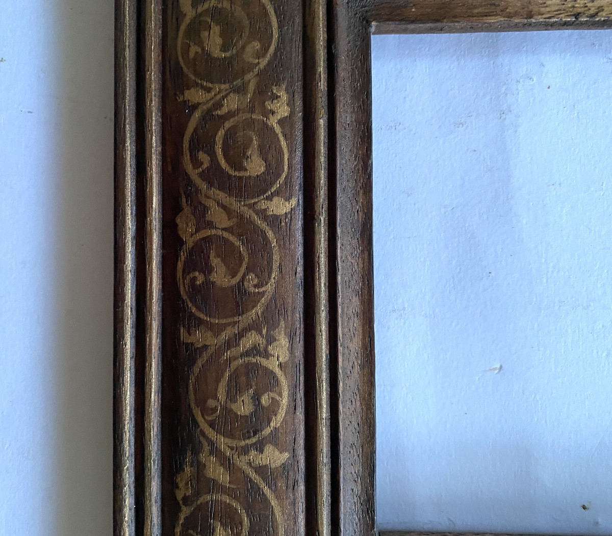 20th Century Wooden Frame. Painted Decoration Of Gilded Scrolls. -photo-1