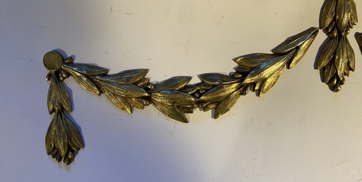 Grand bronze d’ornement XIXème de style Louis XVI. Ruban noué et branches de laurier. -photo-4