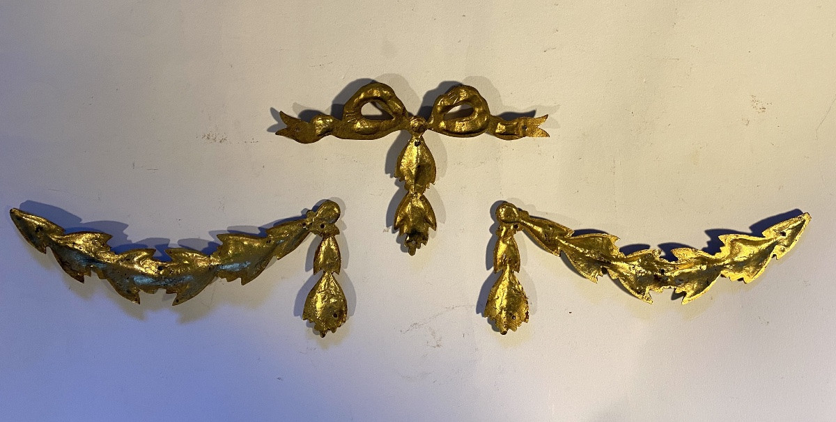 Grand bronze d’ornement XIXème de style Louis XVI. Ruban noué et branches de laurier. -photo-2