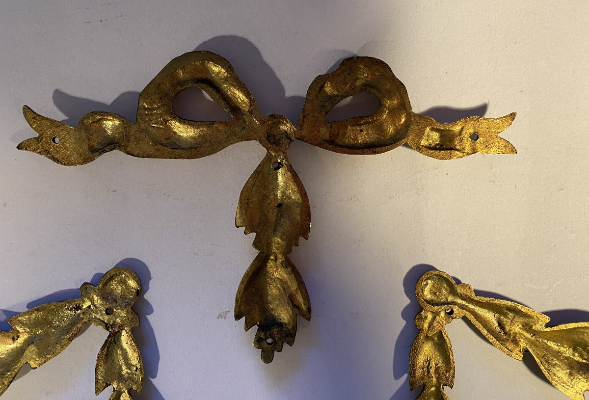 Grand bronze d’ornement XIXème de style Louis XVI. Ruban noué et branches de laurier. -photo-5