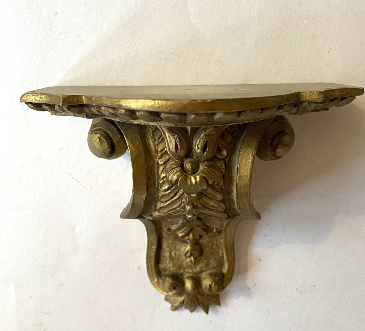 Paire de petites consoles d’applique  XIXème en bois sculpté et peint. -photo-3