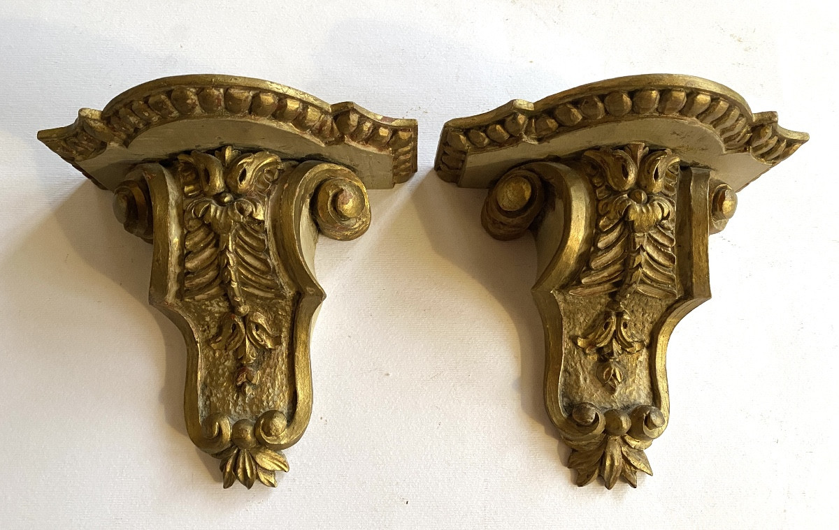 Paire de petites consoles d’applique  XIXème en bois sculpté et peint. 