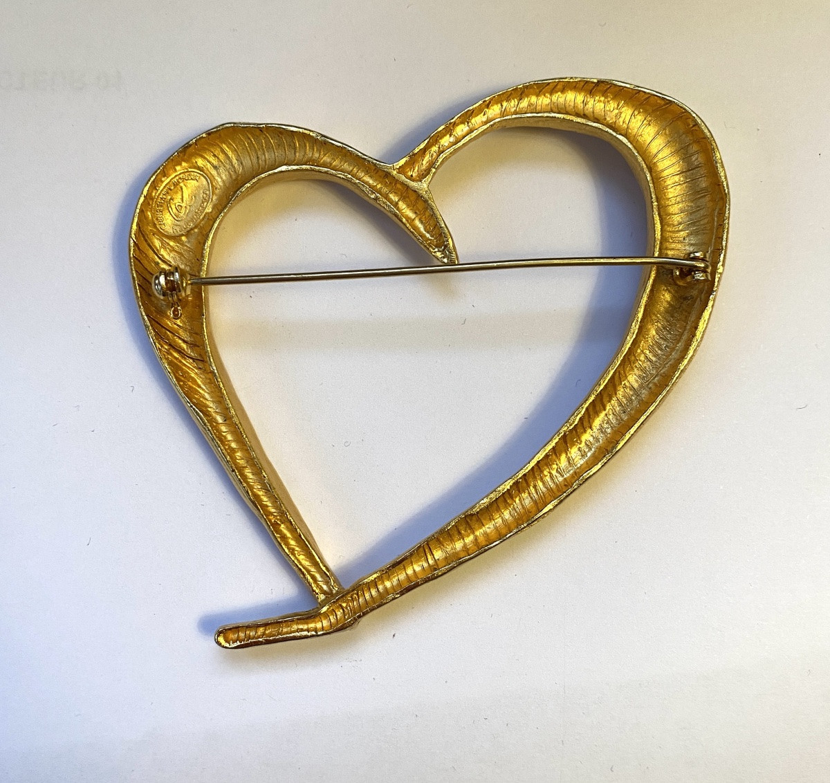Christian Lacroix. 20th Century Gold-plated Metal Brooch. Heart. -photo-2