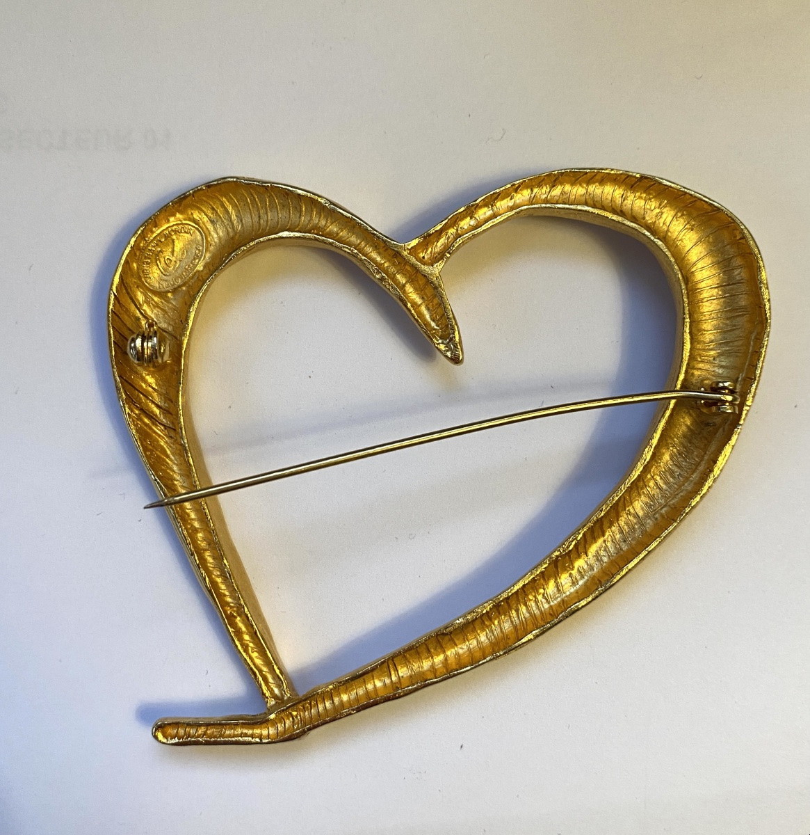 Christian Lacroix. 20th Century Gold-plated Metal Brooch. Heart. -photo-3