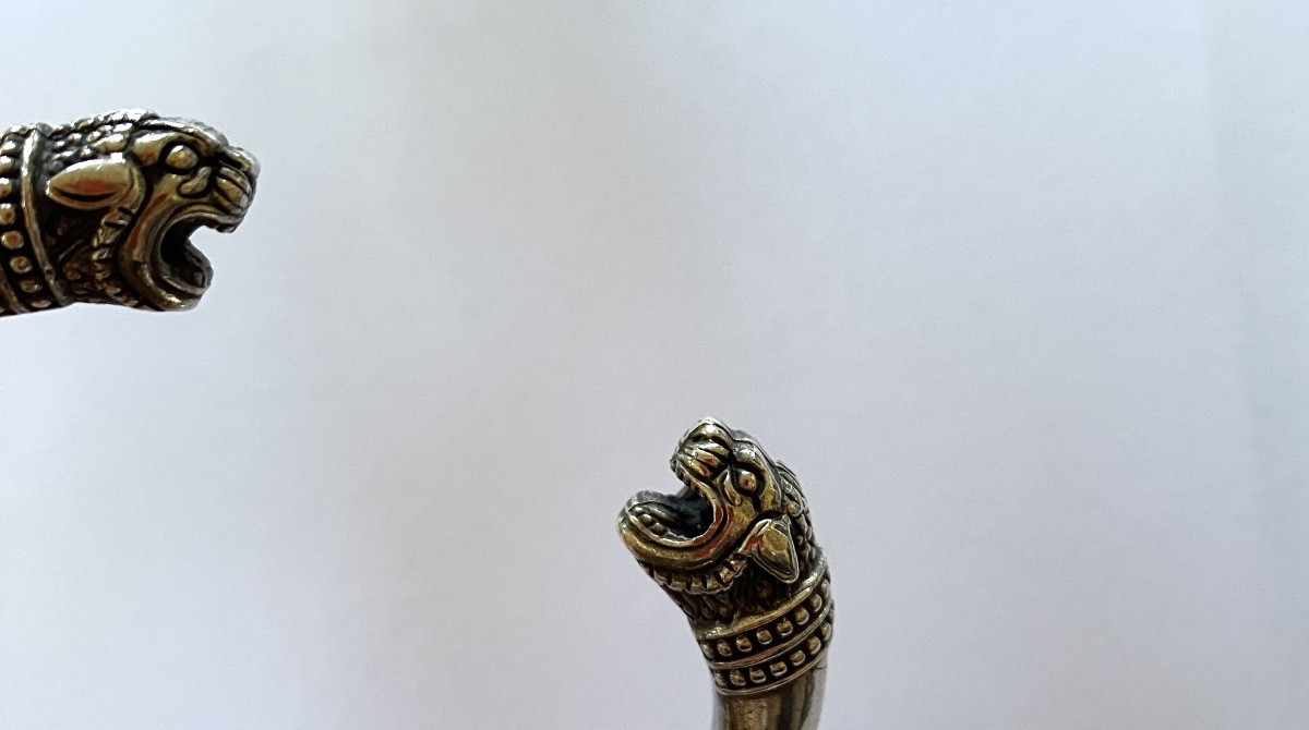 Arthus Bertrand. Bracelet en argent massif d’après l’antique. Têtes de lionnes rugissant. -photo-3