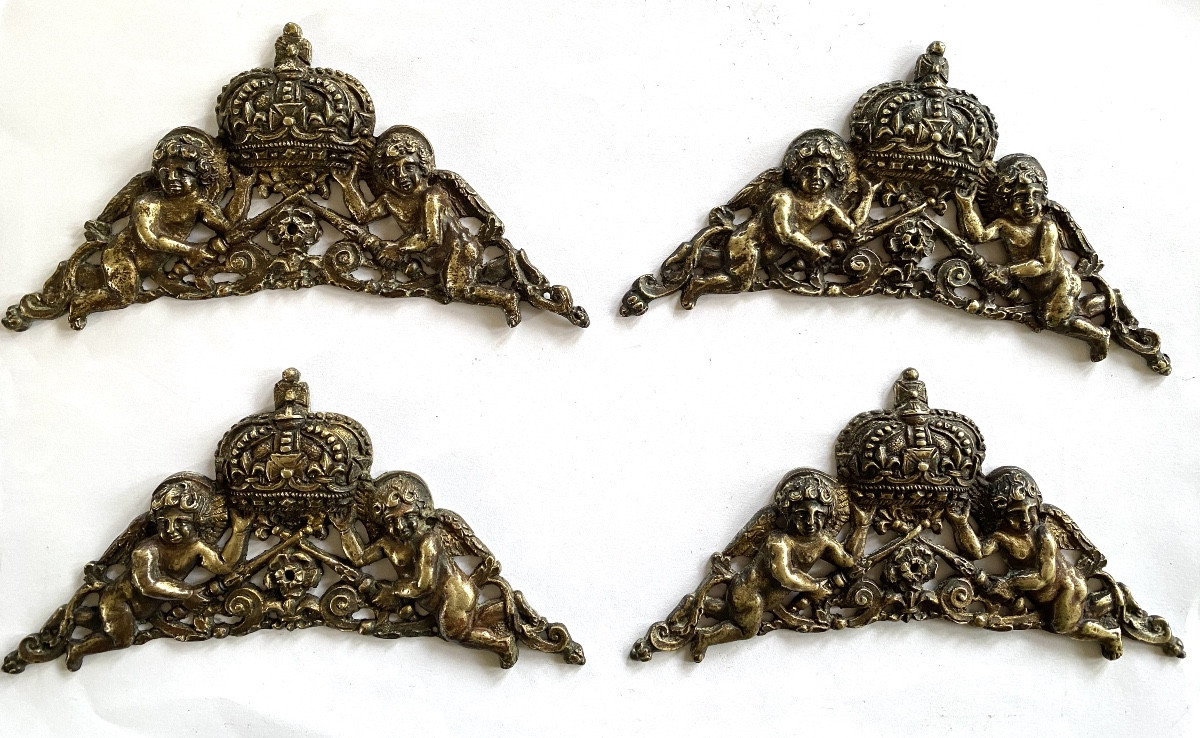 Set Of Four 18th  Bronze Spandrels. Putti, Fleur-de-lis Scepters And Royal Crown. 