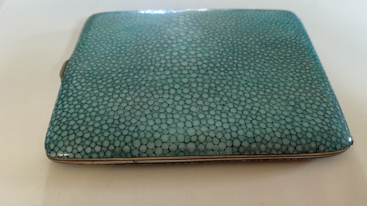 Etui Art Déco en galuchat et métal doré. Angleterre début XXème.-photo-1