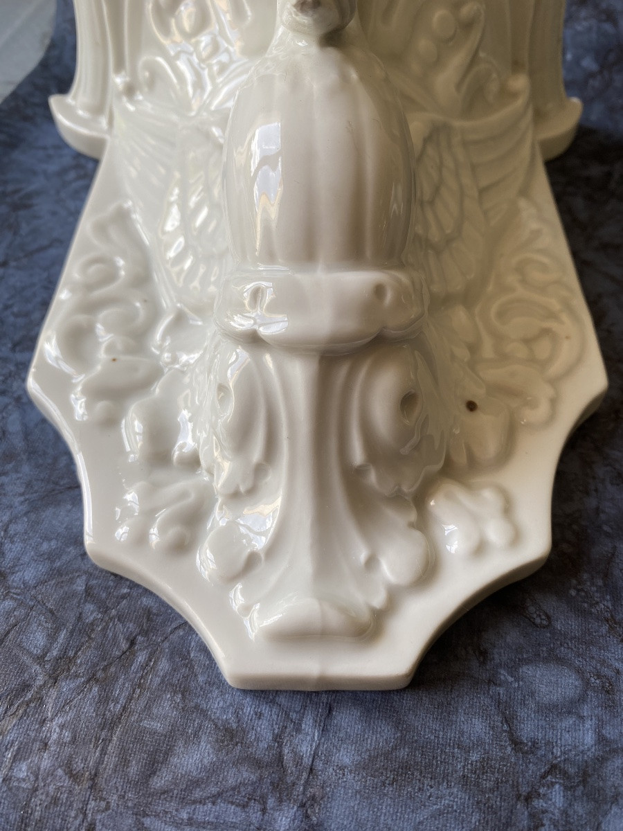 Sellette In White Porcelain, Early 19th Century. Swan With Spread Wings.-photo-1