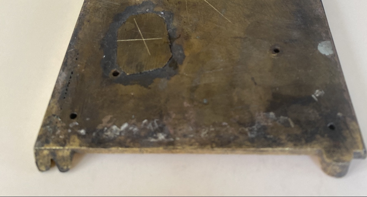 Plaque en bronze doré début XXème. Décor cols de cygne sur une coupe et feuilles d’acanthe.-photo-2