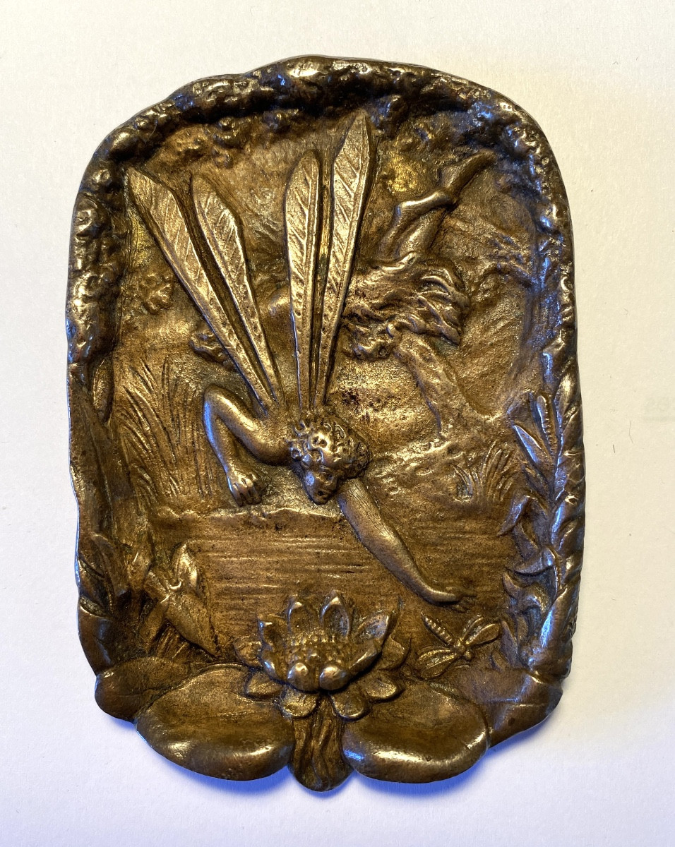 Coupelle en bronze Art Nouveau. Libellules et nénuphar. 