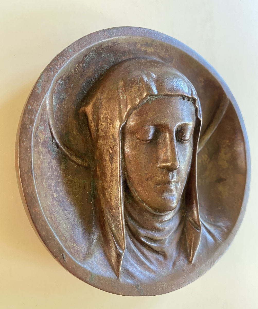 Médaillon en bronze à patine brune XIXème. Visage auréolé en haut relief de la Vierge Marie. -photo-3