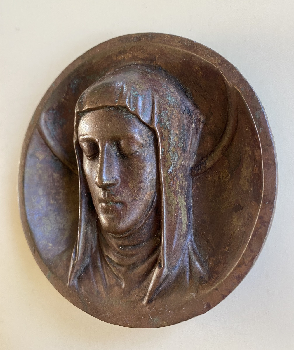 Médaillon en bronze à patine brune XIXème. Visage auréolé en haut relief de la Vierge Marie. -photo-4