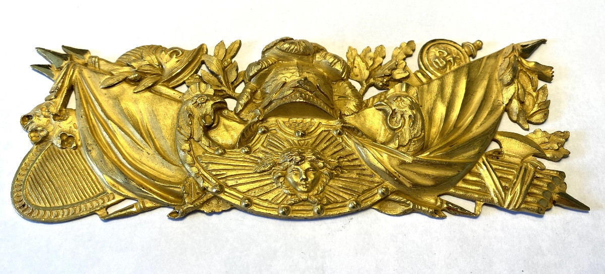 Ornamental Plaque In 19th Gilt Bronze. Trophies And Military Attributes Surrounding Apollo.