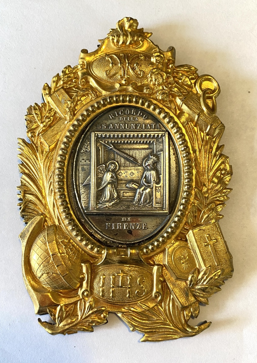 XIXth Religious Ex-voto. The Annunciation. Gilded Brass Frame And Silver-plated Medallion.