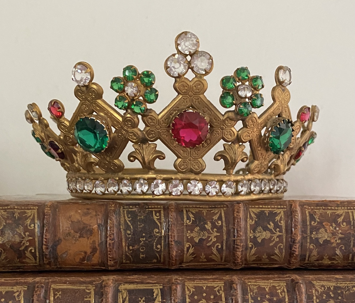 Madonna Crown Or Tiara, Mid-19th Century. Gilded Brass And Colored Rhinestones.
