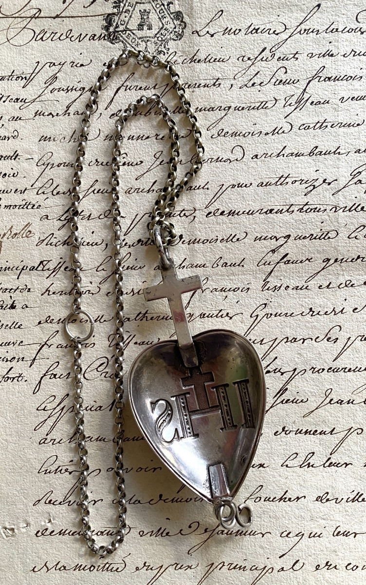 Religious Silver Ex Voto And Its Chain. Heart Of Jesus Surmounted By A Cross. Ihs.-photo-2