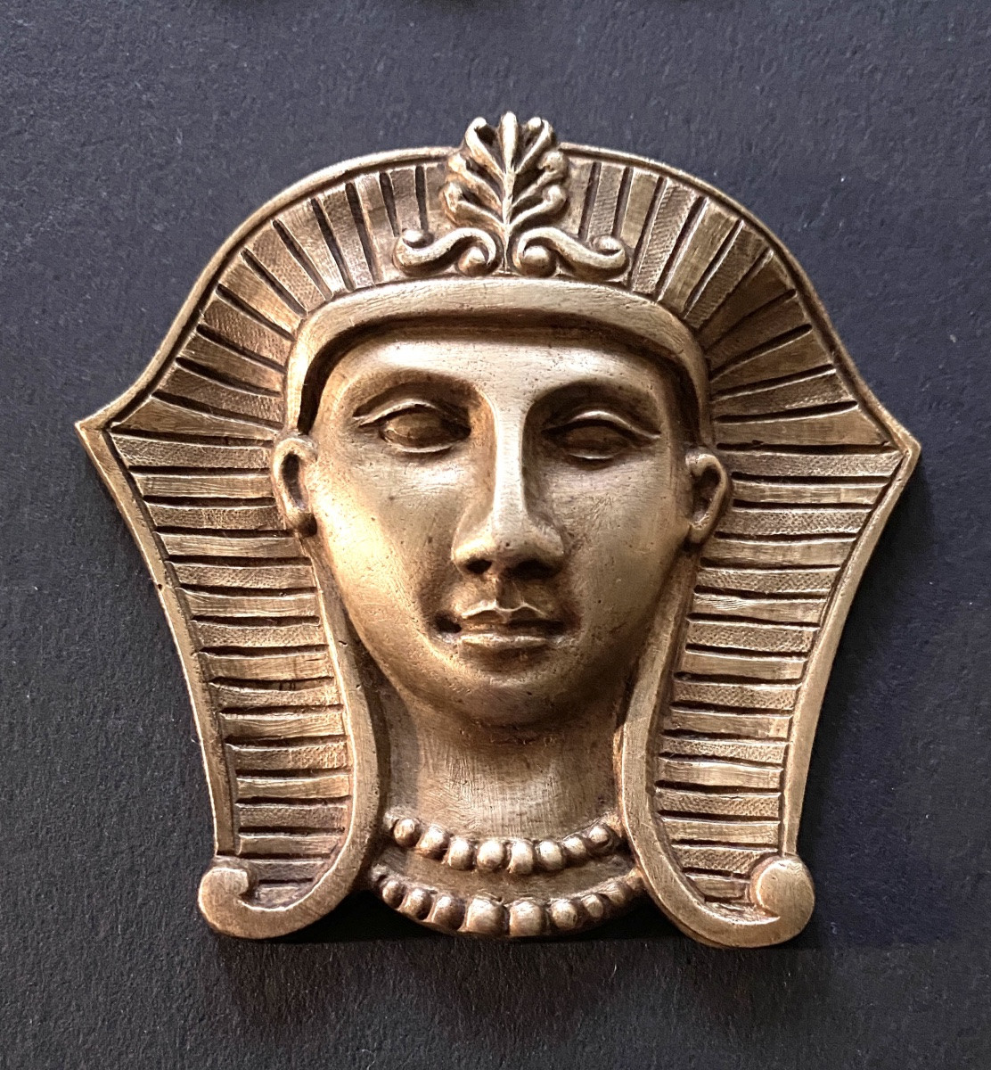 Egyptomania. Suite de quatre bronzes d’ornement XIXème. Visages de pharaons.-photo-3