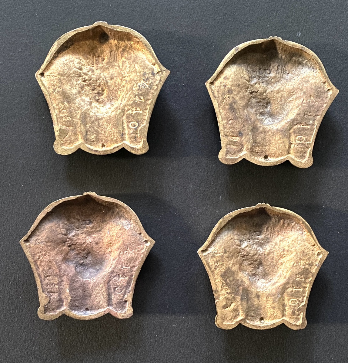 Egyptomania. Suite de quatre bronzes d’ornement XIXème. Visages de pharaons.-photo-1