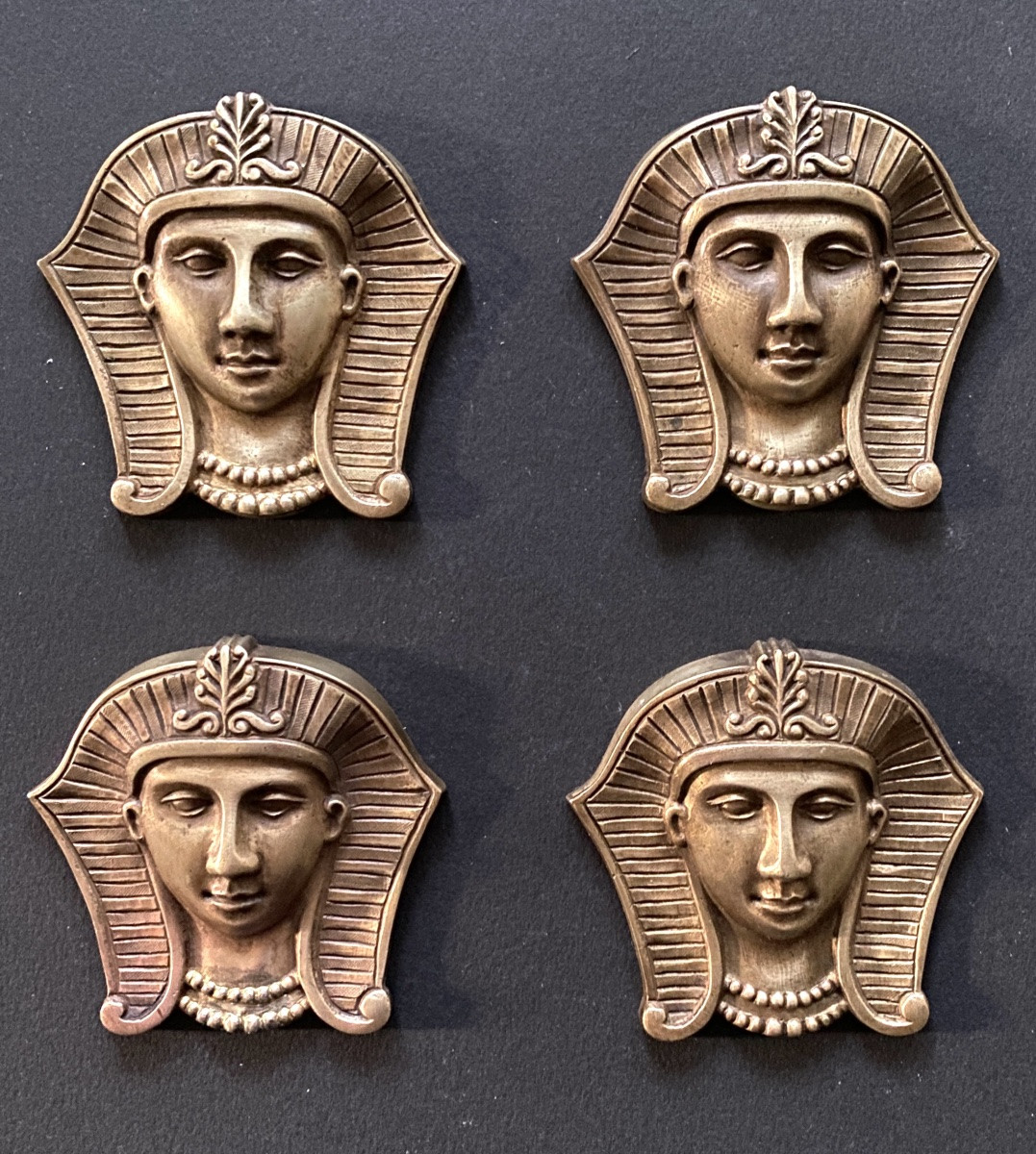 Egyptomania. Suite de quatre bronzes d’ornement XIXème. Visages de pharaons.-photo-3