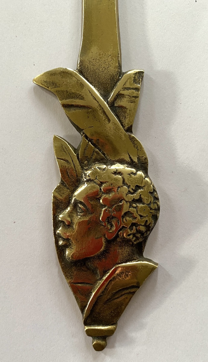 Coupe papier en bronze début XXème. Profil africaniste sur fond de feuillages exotiques. -photo-2