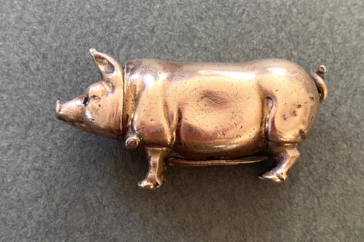 Petit Pyrogène de poche XIXème en laiton. Sujet animalier.  Cochon-photo-2