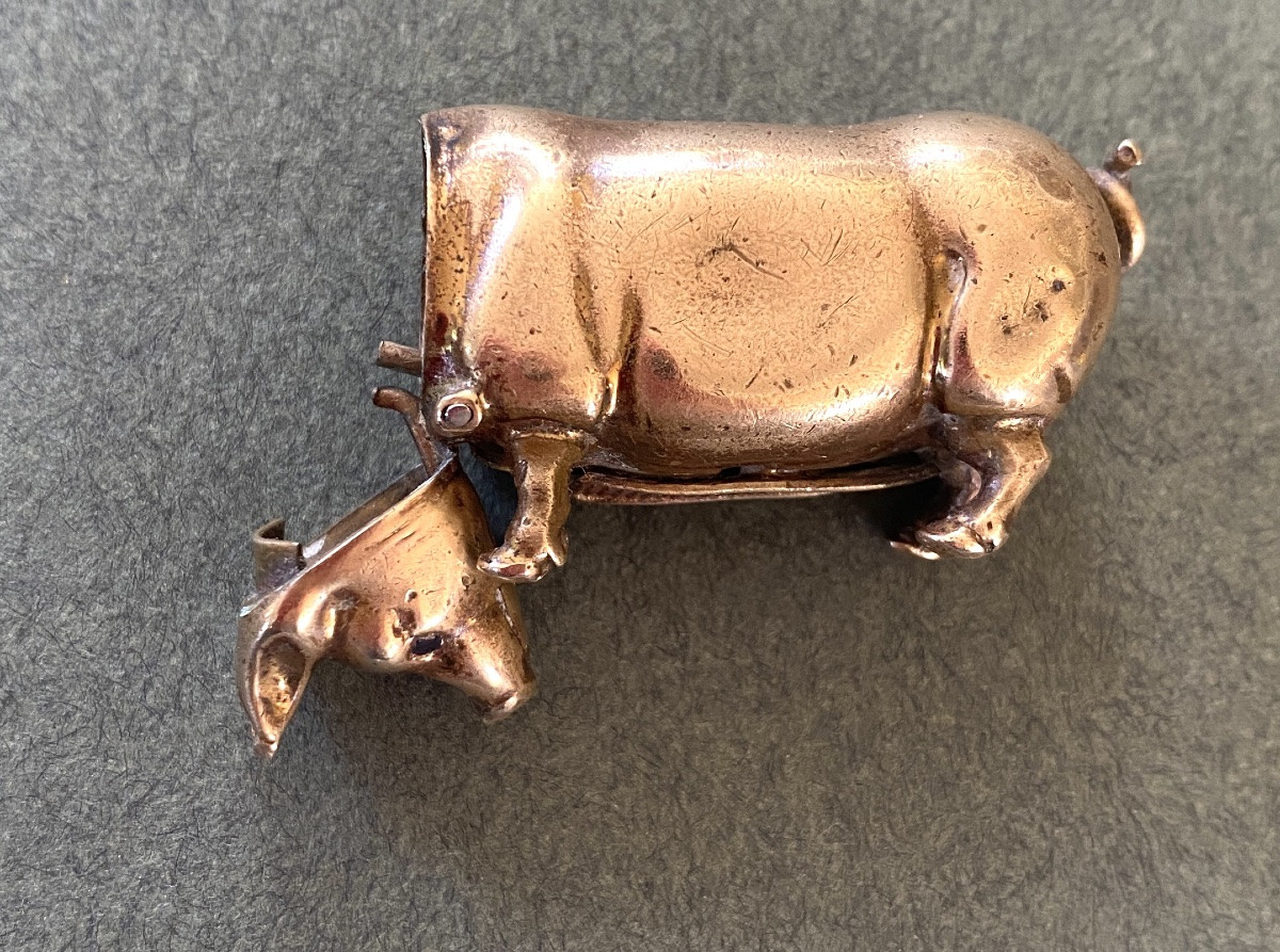 Petit Pyrogène de poche XIXème en laiton. Sujet animalier.  Cochon-photo-4
