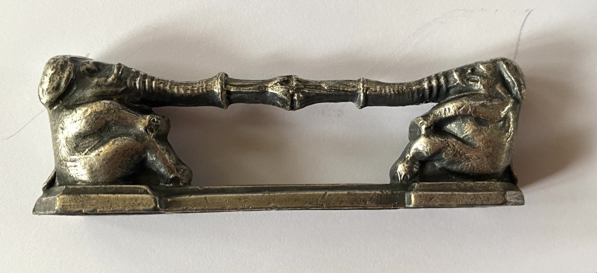 Suite de onze porte-couteaux en métal argenté Art Déco. Éléphants. -photo-3