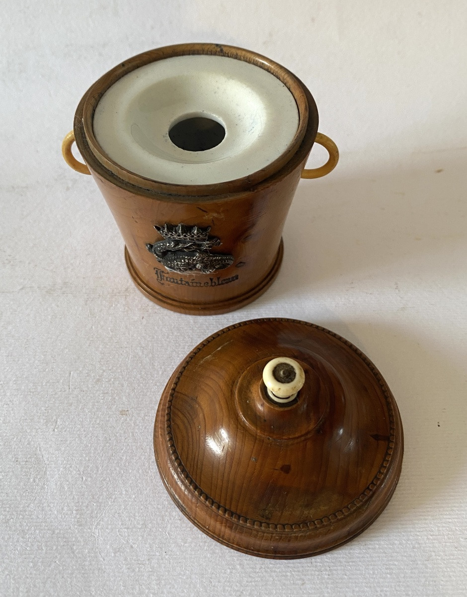 Turned Wood Inkwell. Souvenir De Fontainebleau. Crowned Salamander Decoration.-photo-2
