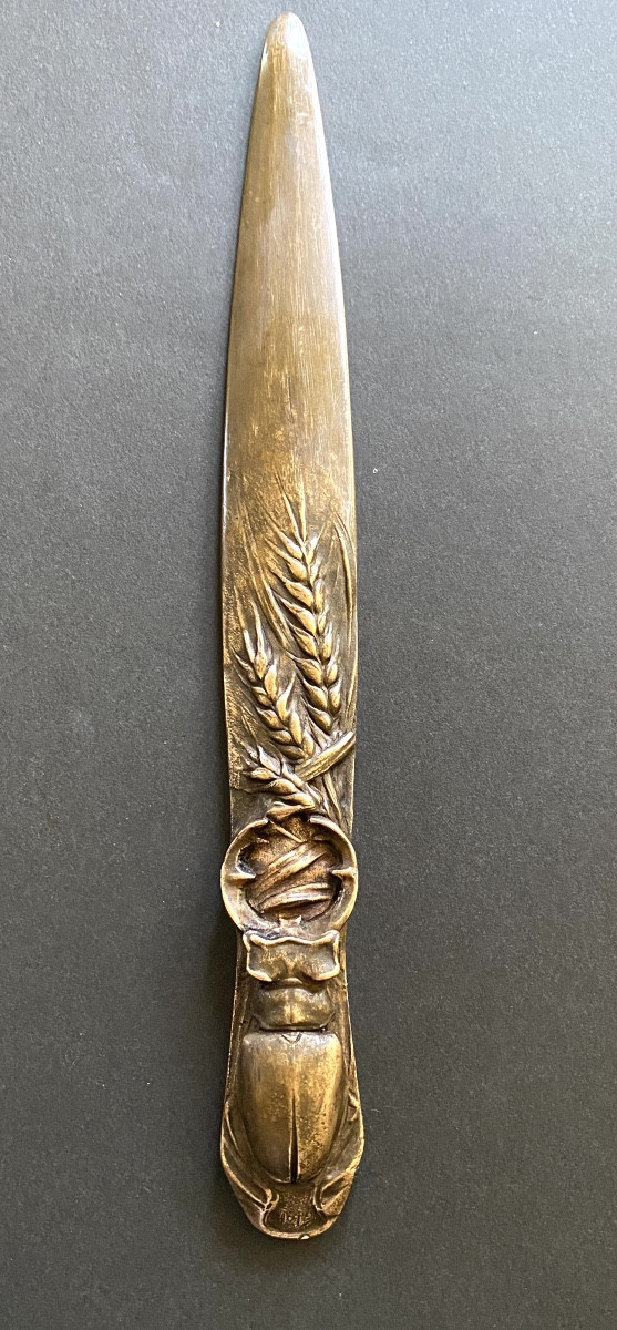 Coupe-papier en bronze Art Nouveau. Lucane. Coléoptère et gerbe de blé. 