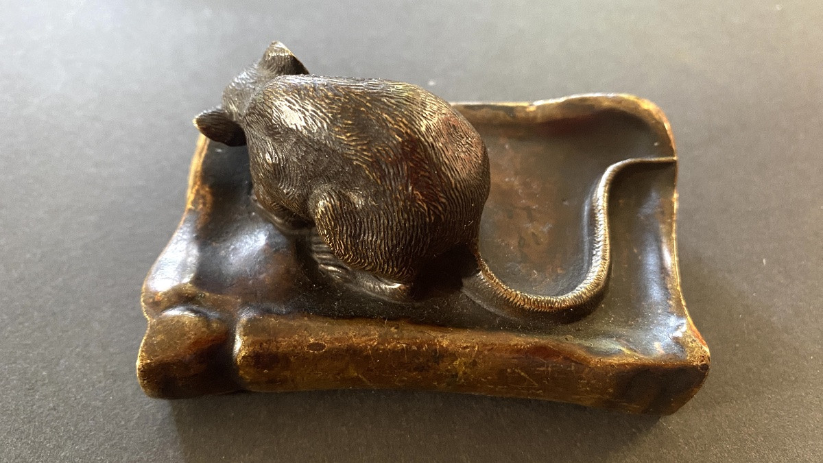 Souris grignotant un livre. Bronze animalier. Presse-papiers en bronze XIXème. -photo-6