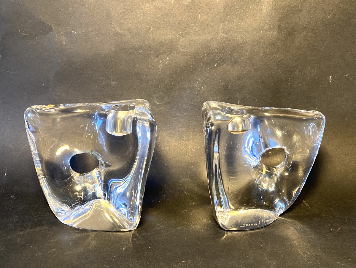 Paire de bougeoirs modernistes  en cristal. Daum France années 70.